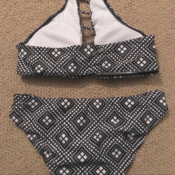 Geometric Printed High Neck Bikini - Picture 4 of 5